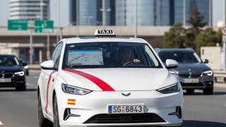 Un taxista lleva un año utilizando un coche chino eléctrico y lo tiene claro: "Yo estoy encantado"