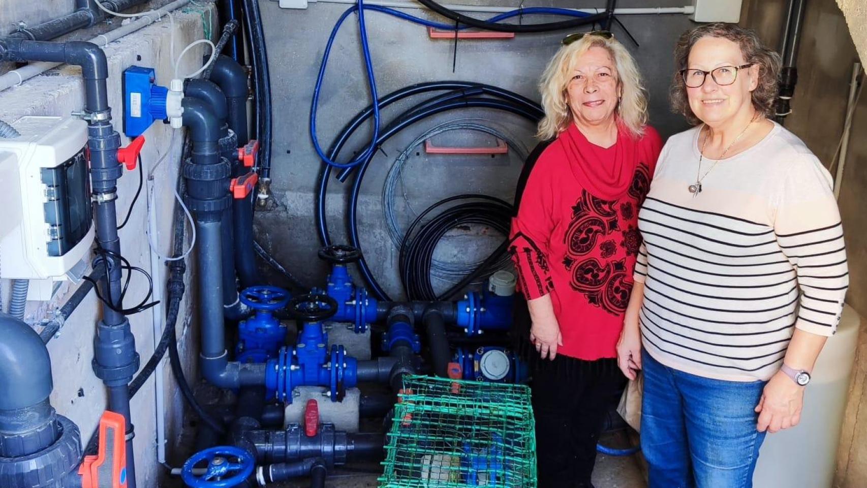Dos gallegas veteranas inspiran una 'app' revolucionaria para la Galicia rural: el consumo de agua ya no se registrará a mano