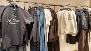 ¿Por qué Zara vuelve a llevar su logo a las prendas? A Coruña tiene nueva colección propia