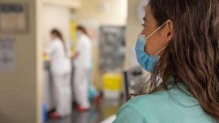 El déficit de enfermeras por especialidades: en Familiar faltan hasta 24.000 y en Pediatría 20.000 profesionales