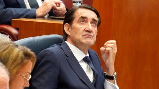 Quiñones reaparece en las Cortes 28 días después ante una oposición sin piedad y Mañueco le respalda: "Sí, le apoyo"