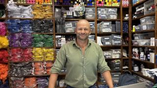 'Disfraces Carrasquilla', 46 años disfrazando la alegría de Málaga: “Los drags son nuestros mejores clientes”