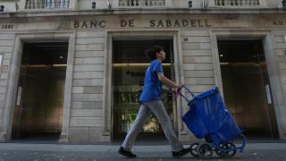 Los minoritarios de Sabadell y pequeños fondos se atrincheran contra BBVA: "No venderé, paguen lo que paguen"