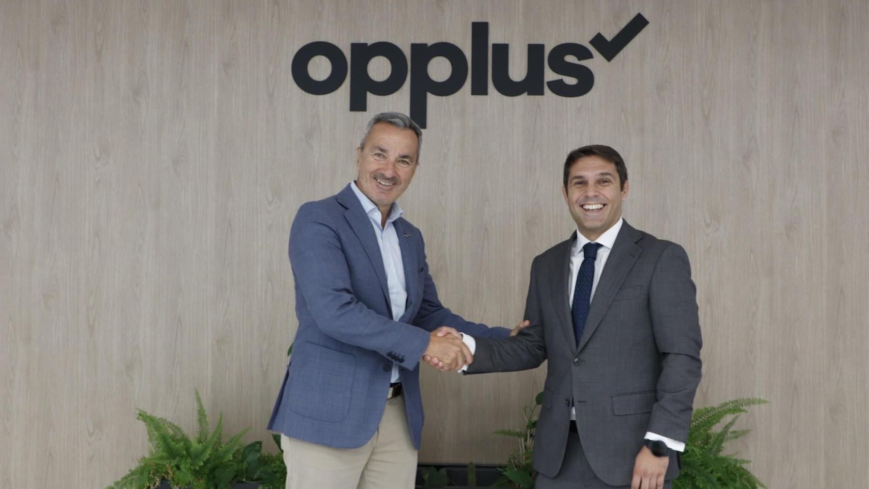Pablo Benavides, CEO de Opplus, y Rafael Perea, CEO de Ebísum.