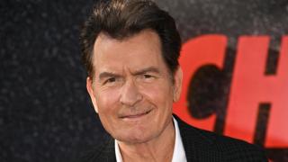 Charlie Sheen, el famoso actor que nació muerto, publica sus memorias: drogas, adicto al sexo y sus relaciones con hombres