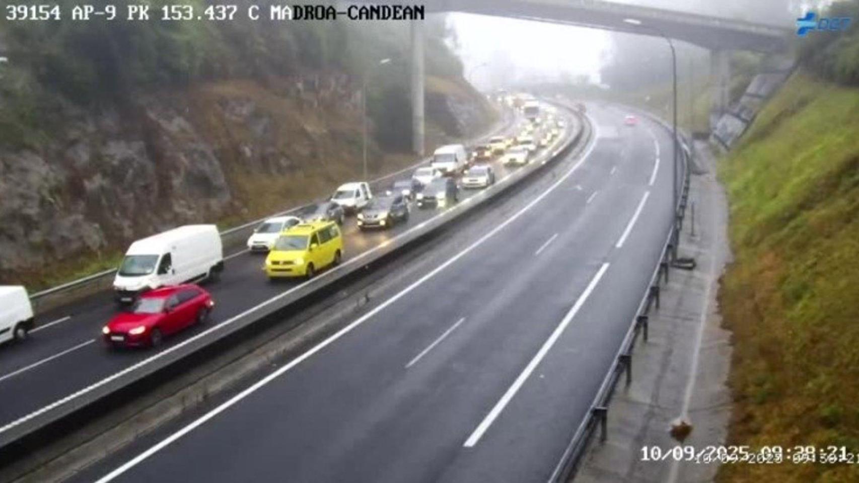 Retenciones a la salida del túnel de Candeán en la AP-9, en Vigo, a 10 de septiembre de 2025