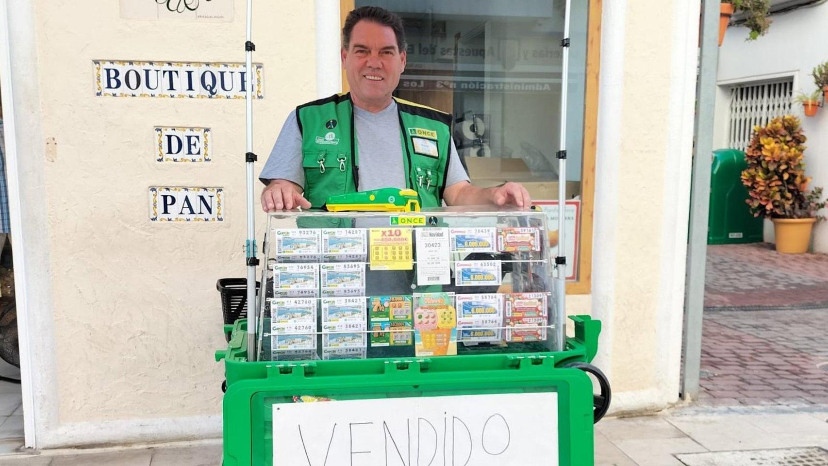 Manuel Barbero, vendedor de ONCE en Estepona.