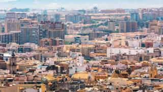 Los andaluces pagan más de un año de salario en impuestos al comprar su primera vivienda