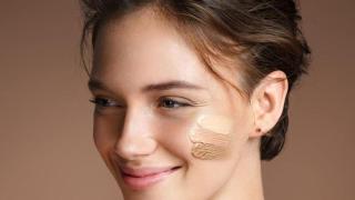 Amazon rebaja la base de maquillaje para pieles grasas y mixtas perfecta para el otoño (por tiempo limitado)