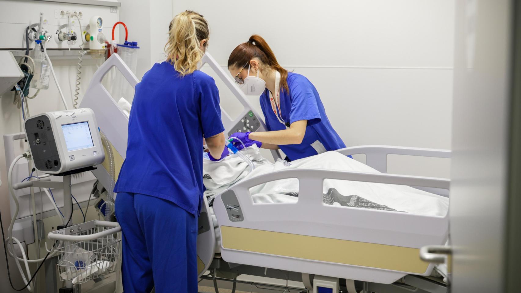 Personal sanitario del hospital La Fe (Valencia), en una imagen de archivo. GVA