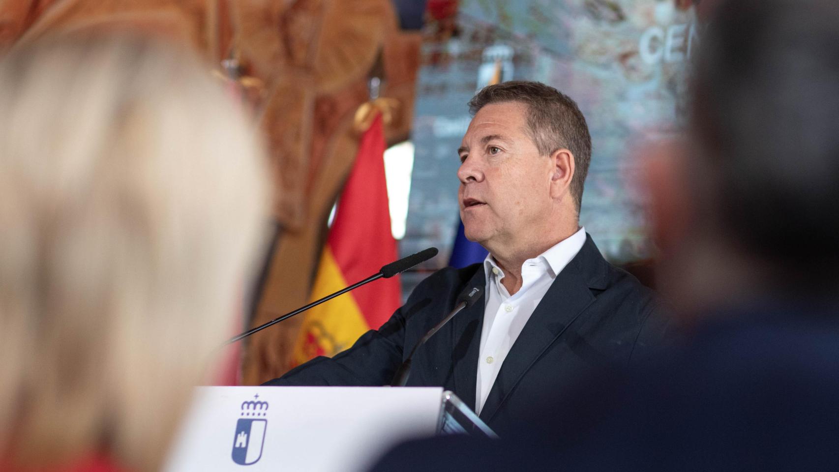 Emiliano García-Page en la localidad conquense de Villar de la Encina.