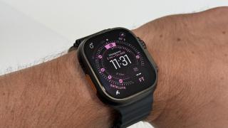 Apple lanza una función para alargar la batería de tu Apple Watch: te avisará cuando uses un cargador lento