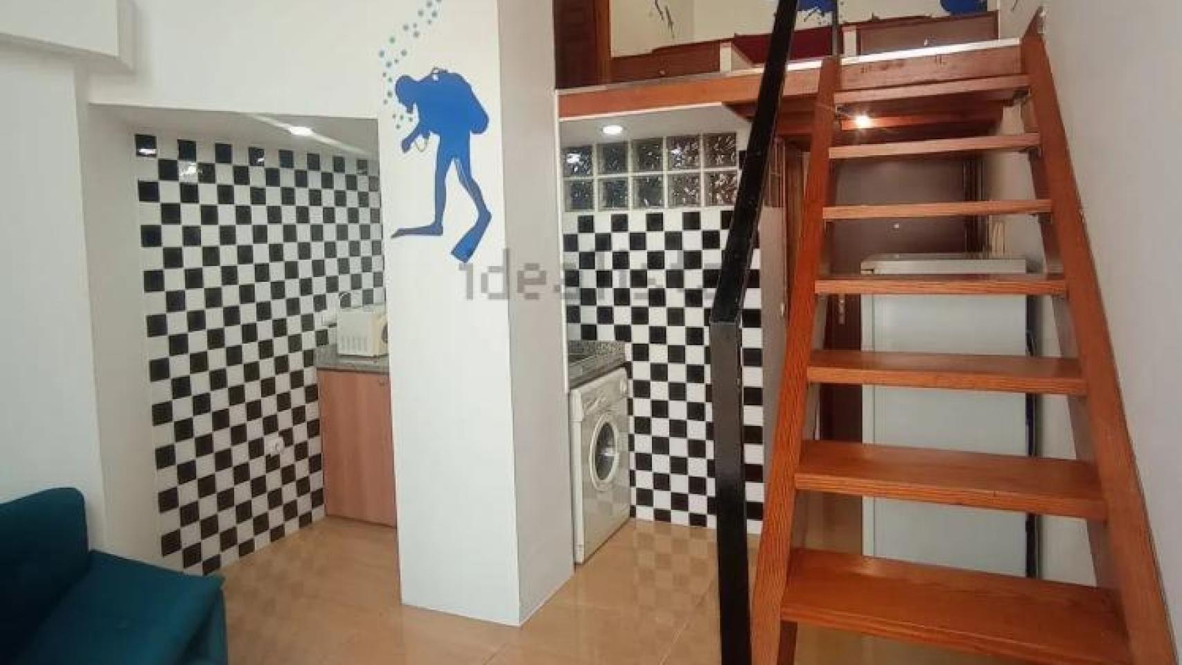 Interior del piso de Málaga más pequeño que está en venta en el portal Idealista.