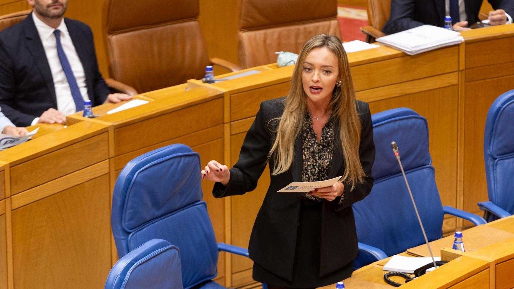 La conselleira de Política Social e Igualdae, Fabiola García, en el Parlamento de Galicia