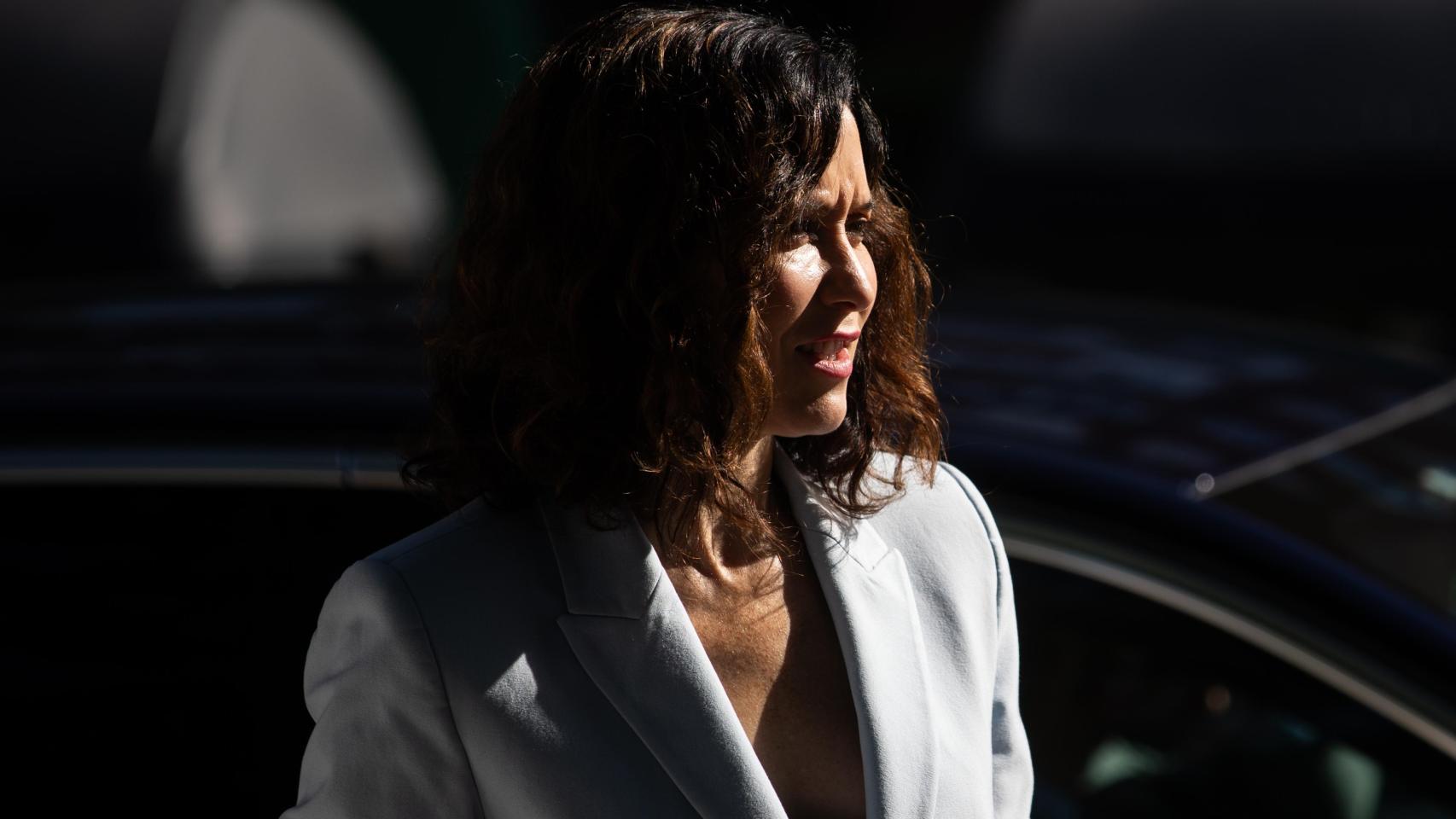 Isabel Díaz Ayuso acudiendo a una visita al Centro Integrado de Formación Profesional Simone Ortega de Móstoles.