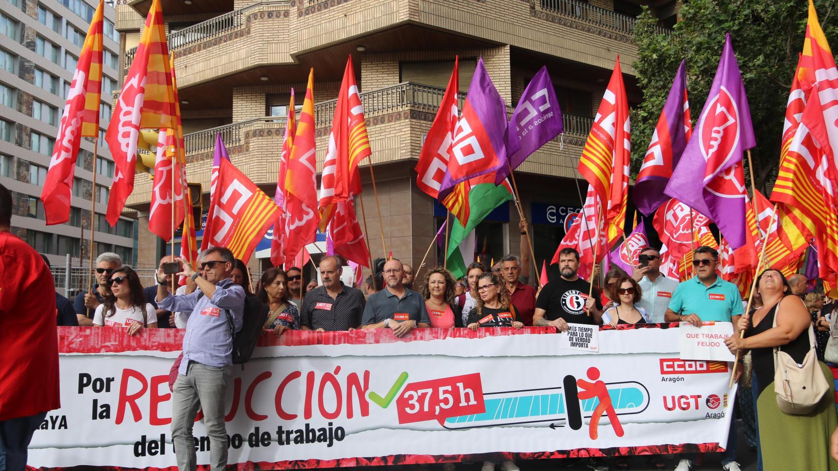 Concentración por la reducción de la jornada laboral en Zaragoza