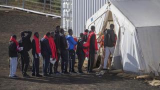 El Gobierno acoge en un mes a sólo 83 menores que pidieron asilo en Canarias tras ordenarle el TS hacerse cargo de 1.200