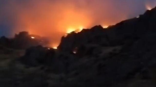 Vídeo del incendio declarado en el municipio de Alcaucín (Málaga).