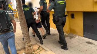 Mandan a la cárcel sin fianza a los dos detenidos por el doble homicidio en el bar de una urbanización en Carmona