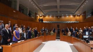 Las Cortes de Aragón guardan un sentido minuto de silencio en recuerdo de Javier Lambán