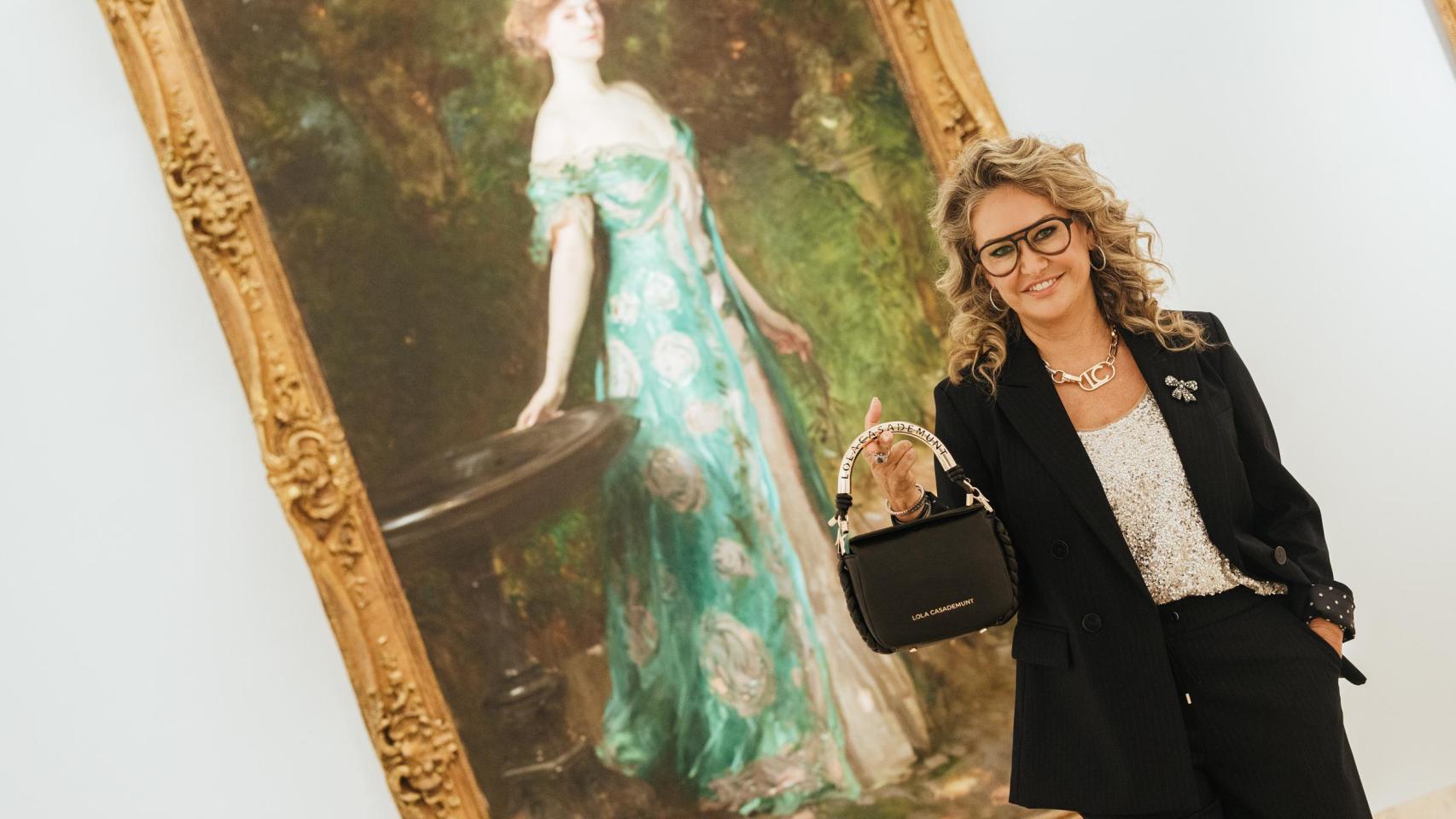 Maite Gassó Casademunt presentó su nuevo bolso.