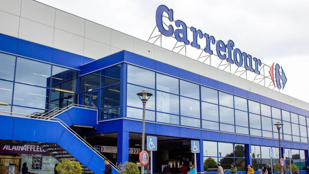 Fachada Carrefour.