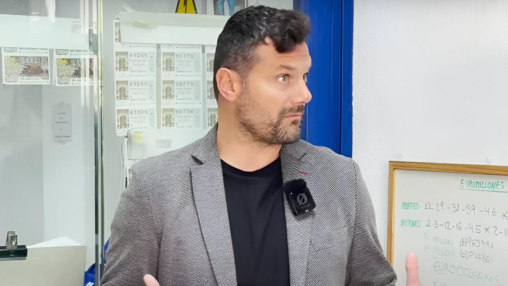 José Pastor, dueño de una administración de lotería.