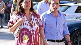 Teresa Urquijo pasea junto a José Luis Martínez-Almeida.