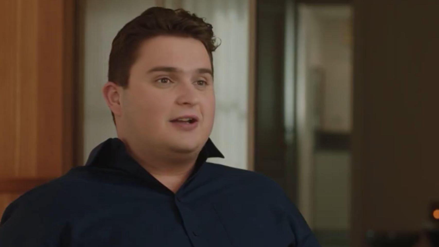 Clément, el hijo secreto de Laurent de Bélgica, en el documental sobre su vida.