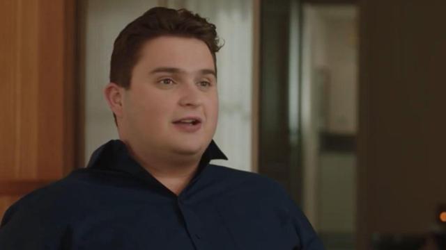 Clément, el hijo secreto de Laurent de Bélgica, en el documental sobre su vida.