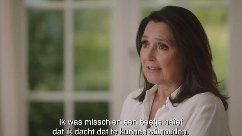 Iris Vandenckerckhove, cantante conocido bajo el nombre artístico de Wendy Van Wanten, en el documental sobre su hijo.