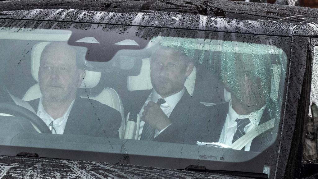 El príncipe Harry deja el Reino Unido después de la visita de 54 minutos a su padre, el rey Carlos III, en
