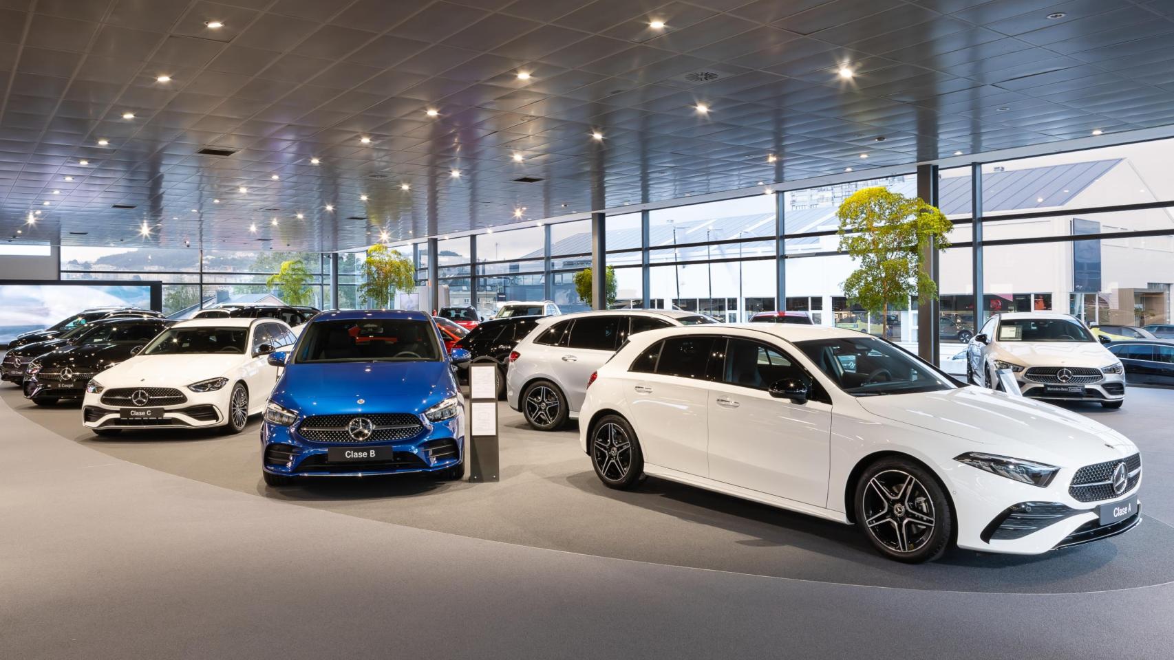 Vehículos Mercedes en exposición