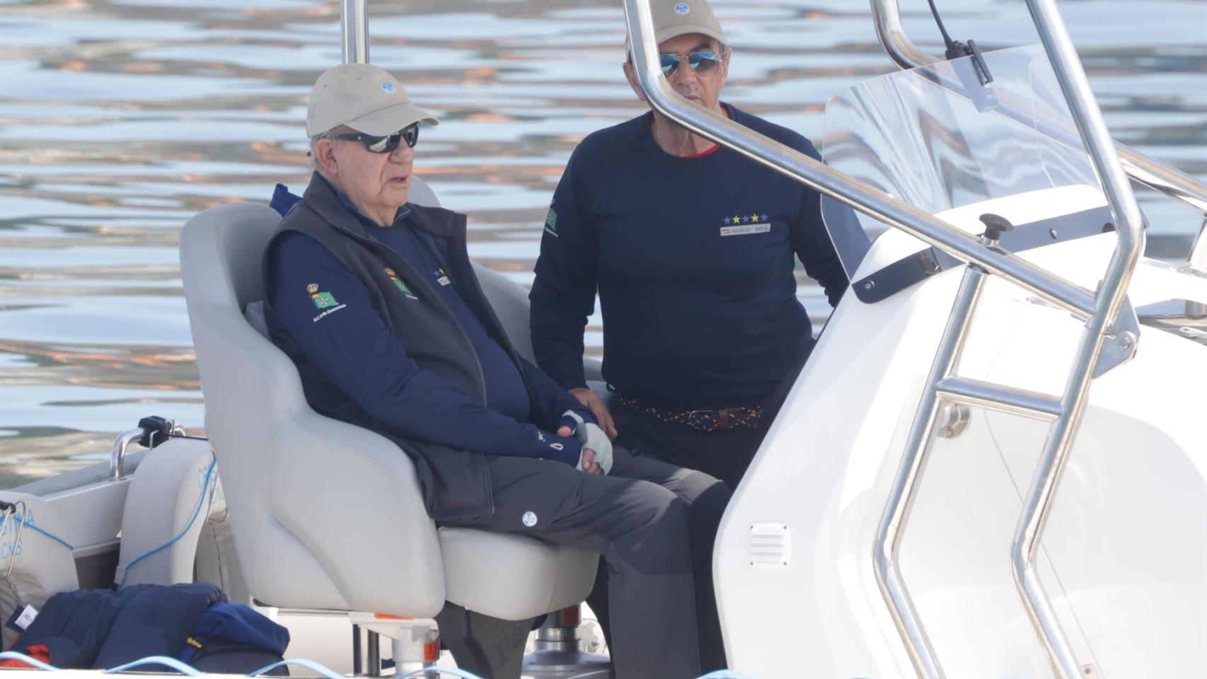 Nueva visita de Juan Carlos I a España: el Emérito aterriza en el aeropuerto de A Coruña para participar en las regatas