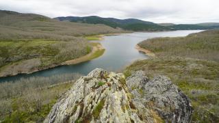 Burgos en moto: recorre glaciares, bosques milenarios y adéntrate en el hogar de buitres y lobos