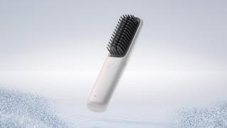 Adiós a ir a la peluquería: el nuevo cepillo de Xiaomi que emite iones negativos para conseguir el peinado perfecto