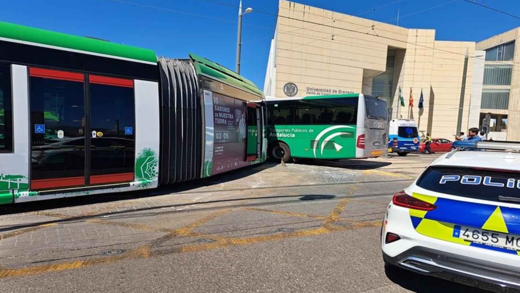 El accidente entre el autobús y el Metro en Granada.