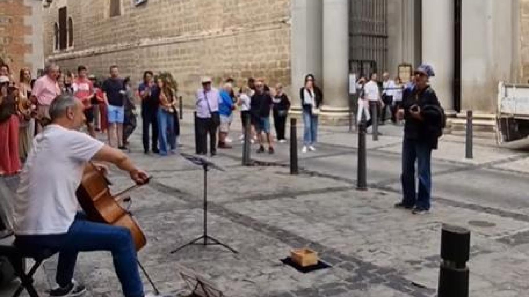 Actuación improvisada en Toledo. Foto: Vídeo de 'MAS TOLEDO'.