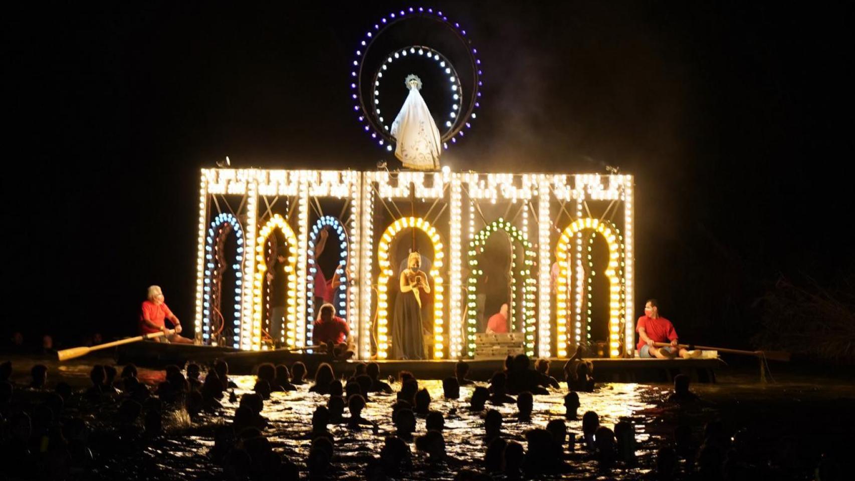 Procesión fluvial de la Virgen de Alarilla, en Fuentidueña.