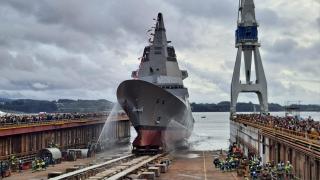 Navantia bota la primera fragata F-110 de la Armada e inaugura una nueva era naval para España: "Es la mejor del mundo"