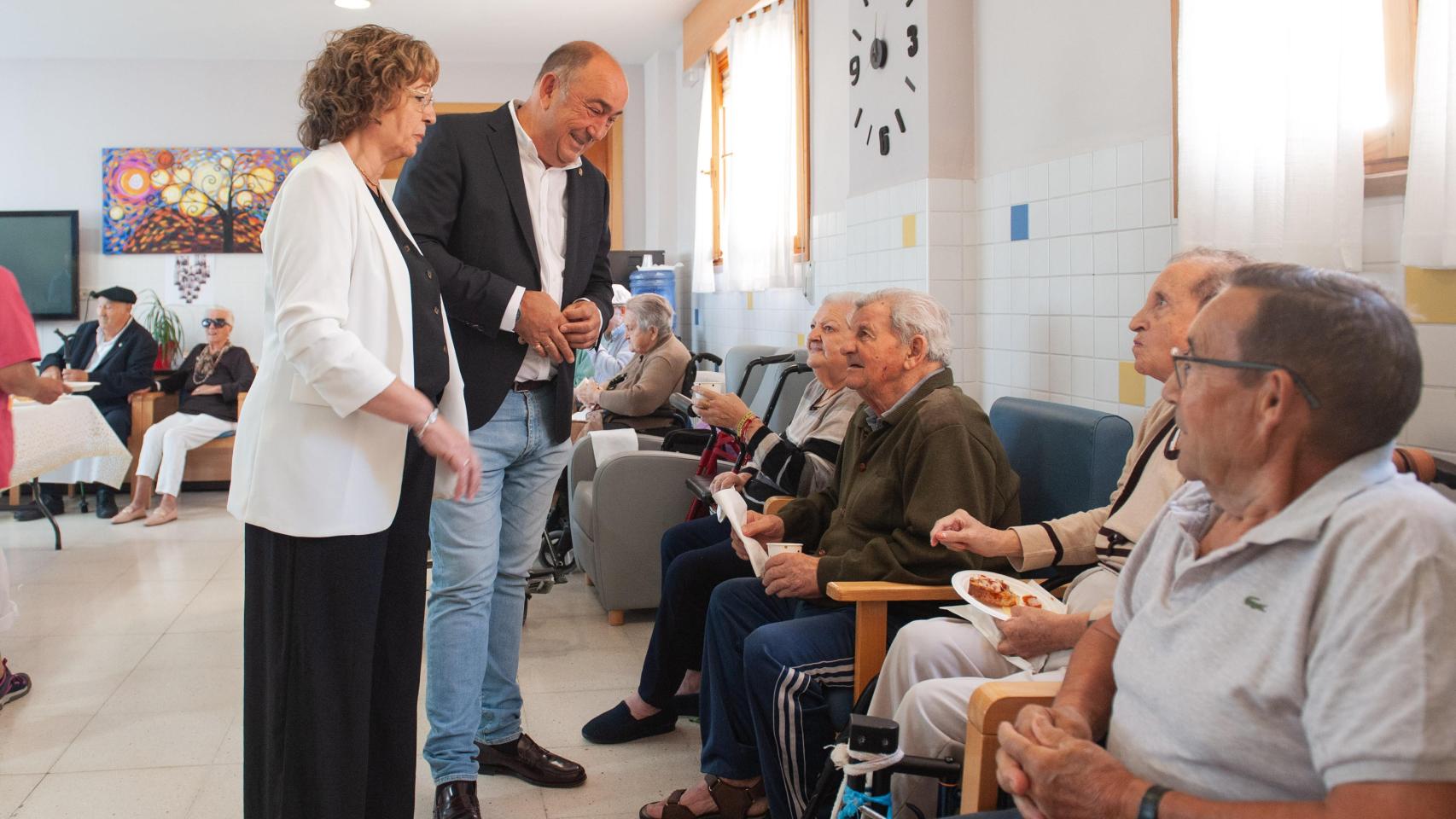 El presidente de la Diputación de Segovia, Miguel Ángel de Vicente, en la celebración del 35 aniversario de la residencia La Alameda