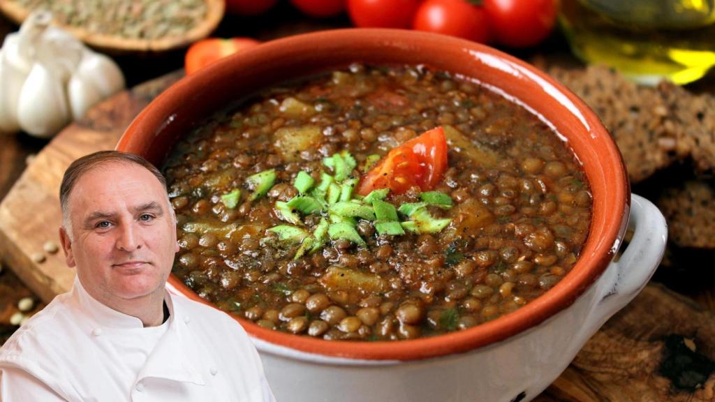 José Andrés, chef, en un montaje de El Español