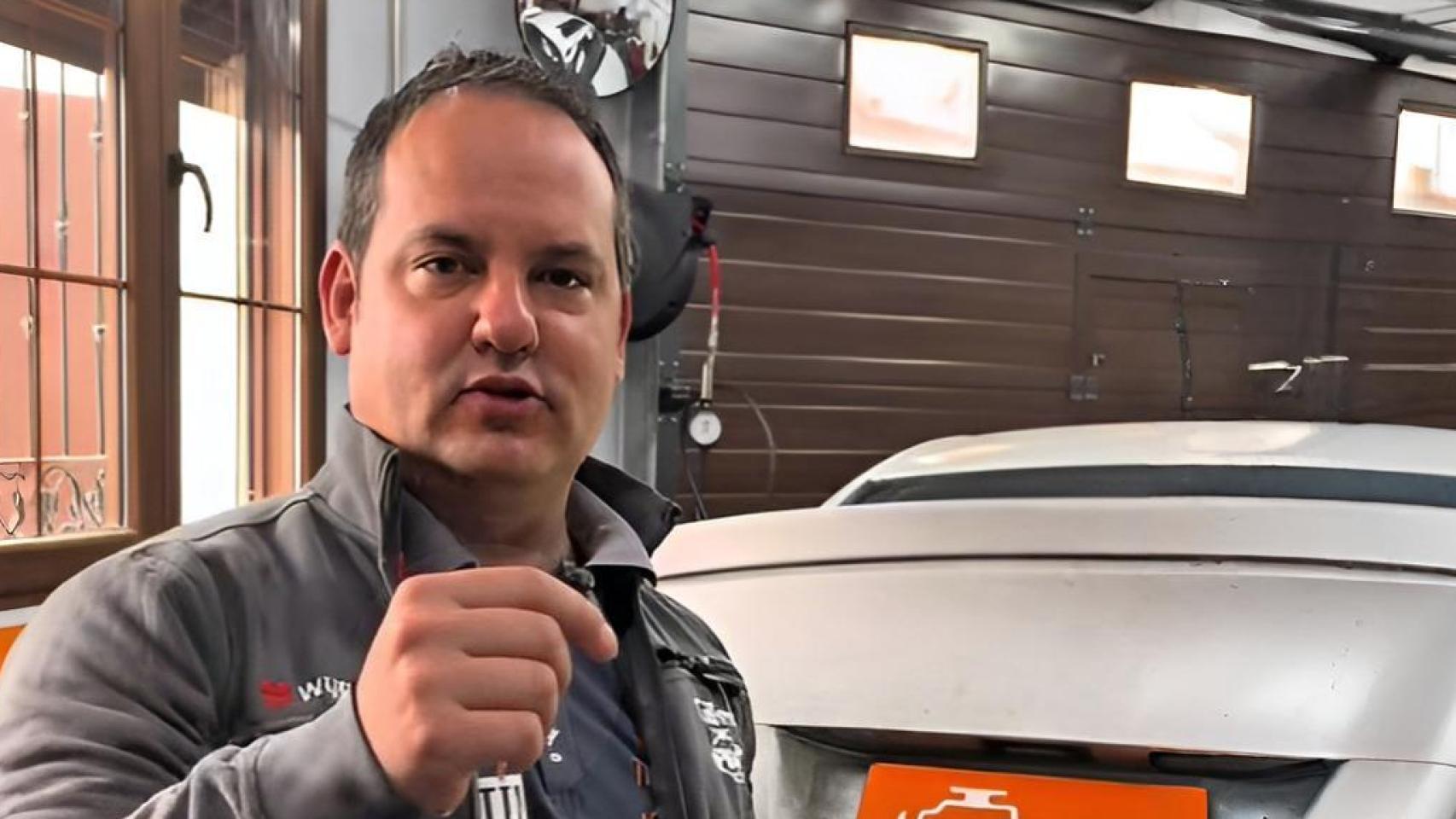 Enrique Álvarez, mecánico desde las redes.