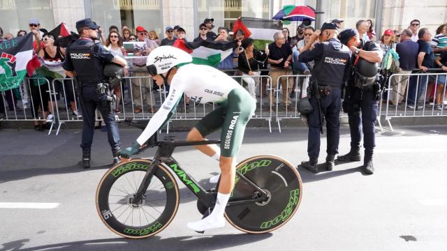 Los propalestinos al paso de los corredores por Valladolid