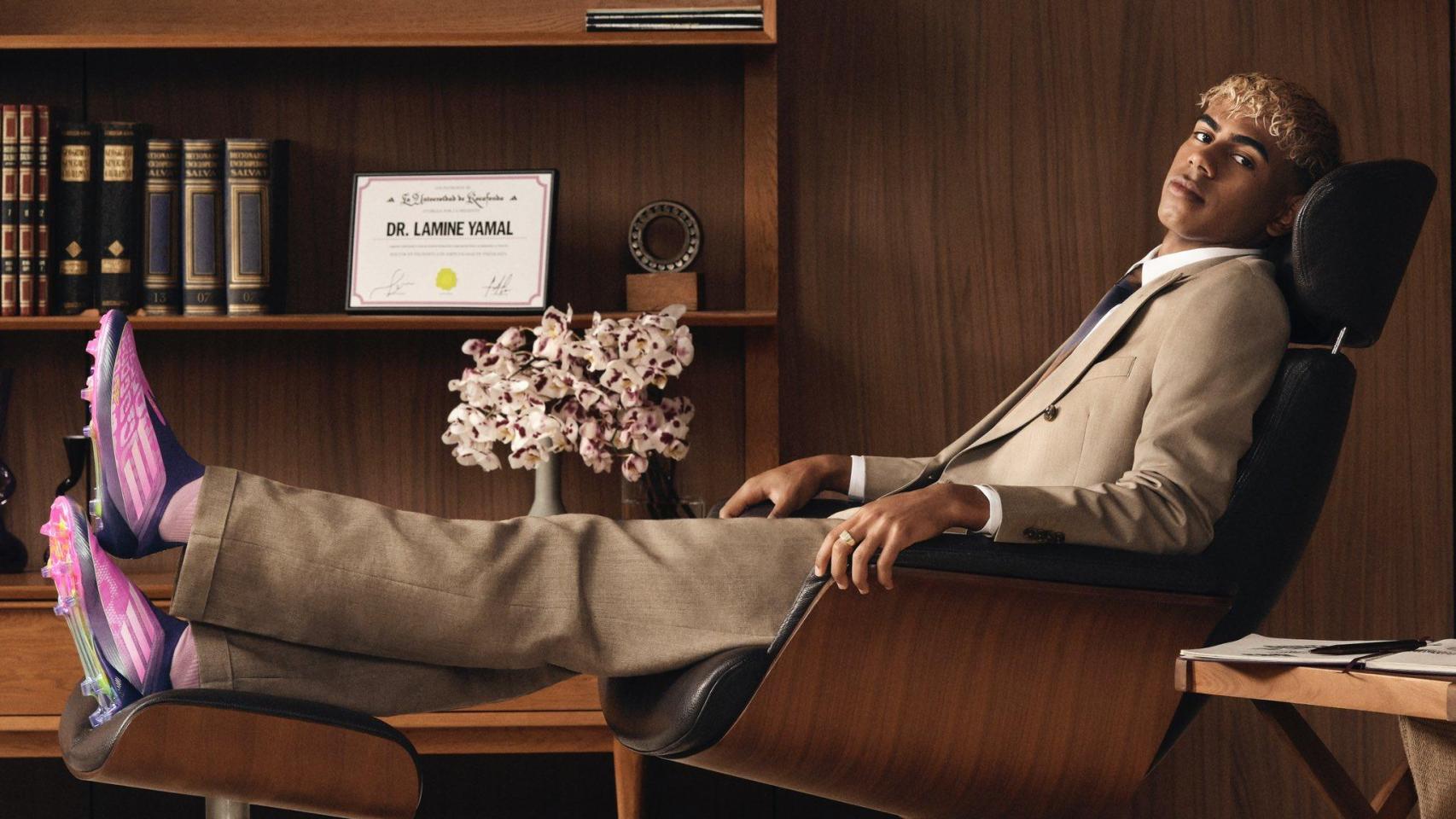 Lamine Yamal, con sus nuevas botas de Adidas.