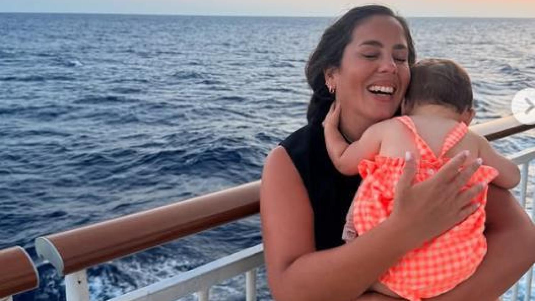 Anabel Pantoja con su hija.