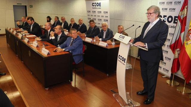 Santiago Aparicio durante la Asamblea Electoral de CEOE CyL.