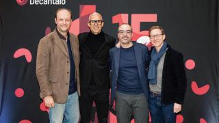 De izquierda a derecha: Jean-Alexandre Manchés, propietario del Grupo Melchior Wines; Hector Pla, cofundador de Decántalo; Oriol RIpoll, cofundador de Decántalo; y GIlles Raison, CEO del Grupo Melchior Wines.