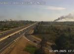 Un incendio en una nave industrial en Albuixech (Valencia) provoca una gran columna de humo