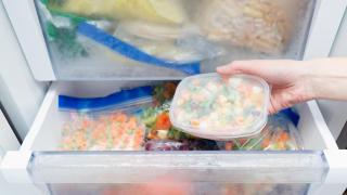 Un investigador culinario, sobre volver a congelar un alimento que ya fue descongelado: "Haz esto para que sea seguro"